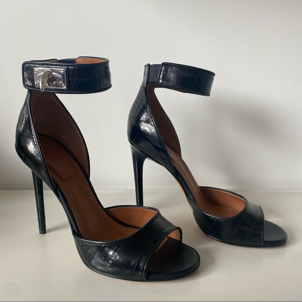 Givenchy Shark Lock Black Eel Print Calf Leather Heel Sandals 37.5 - Picture 1 of 10